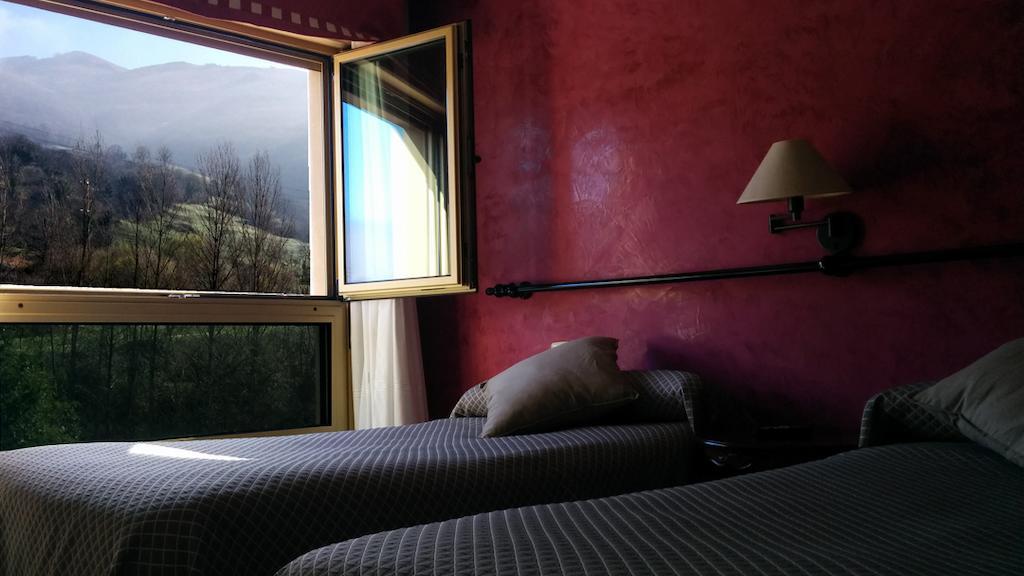 Hotel Lena Пола-де-Лена Номер фото